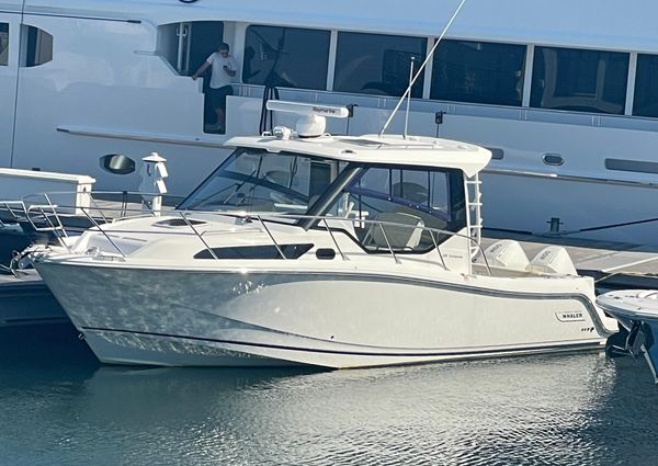 Boston Whaler 325 Conquest image