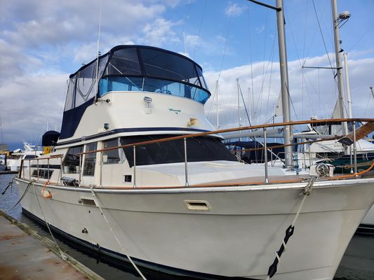 Tollycraft Tri Cabin - main image