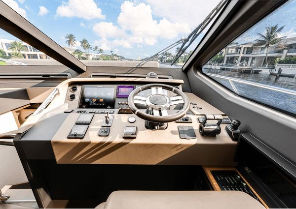 Azimut 66 FLY image