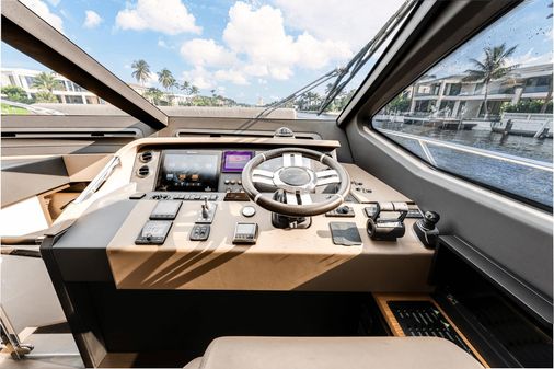 Azimut 66 FLY image