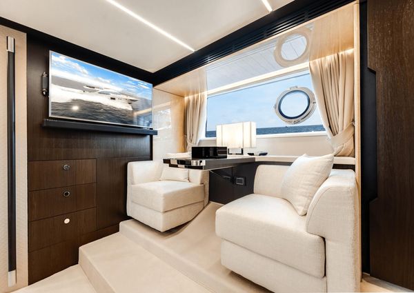 Azimut 66 FLY image