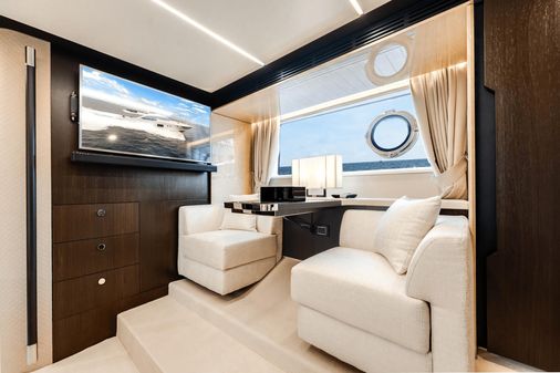 Azimut 66 FLY image