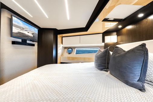 Azimut 66 FLY image