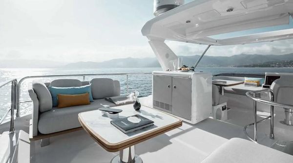 Azimut 50 fly image