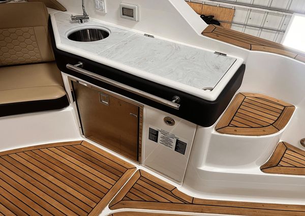 Sea Ray 320 Sundancer image