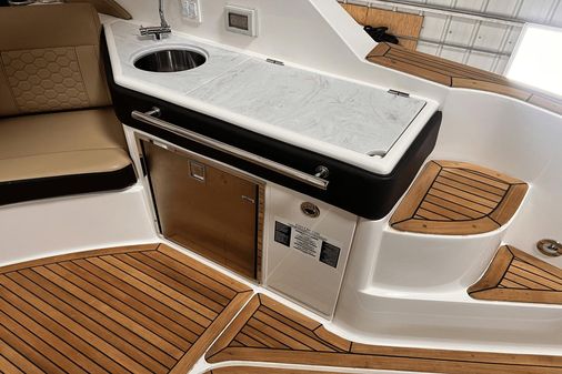 Sea Ray 320 Sundancer image