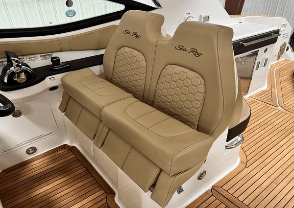 Sea Ray 320 Sundancer image