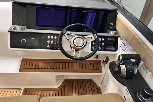 Sea Ray 320 Sundancer image