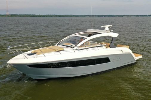 Cruisers Yachts 390 Express Coupe image