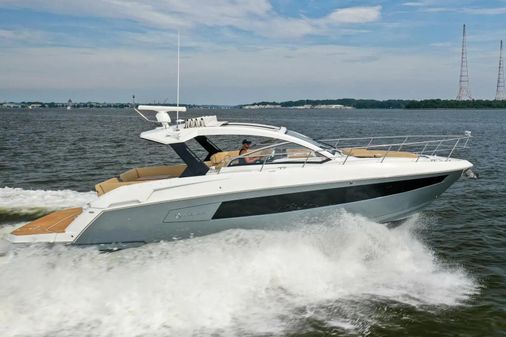 Cruisers Yachts 390 Express Coupe image