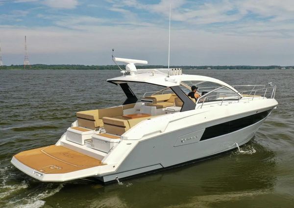 Cruisers Yachts 390 Express Coupe image