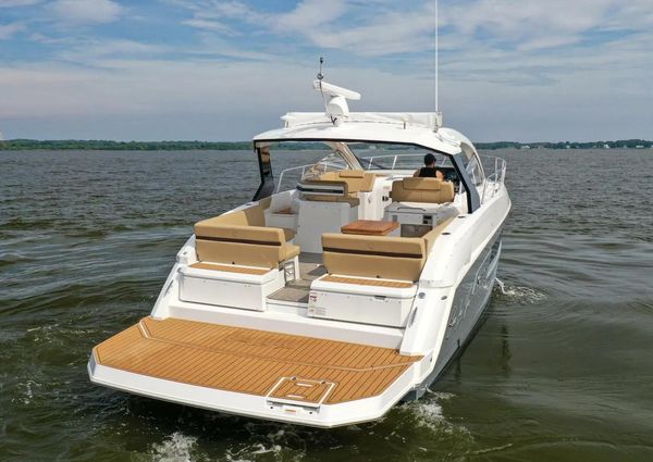 Cruisers Yachts 390 Express Coupe image