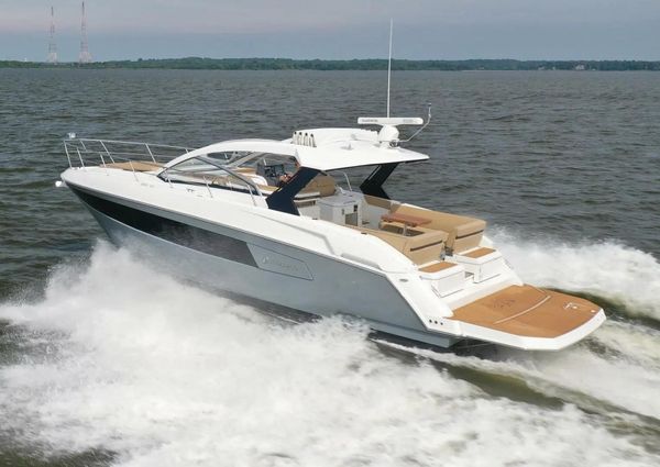 Cruisers Yachts 390 Express Coupe image