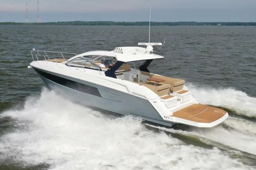 Cruisers Yachts 390 Express Coupe image