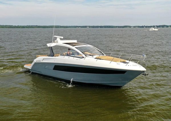 Cruisers Yachts 390 Express Coupe image