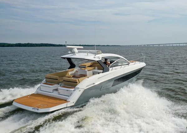 Cruisers Yachts 390 Express Coupe image