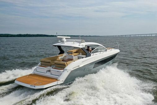 Cruisers Yachts 390 Express Coupe image