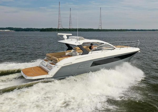 Cruisers Yachts 390 Express Coupe image