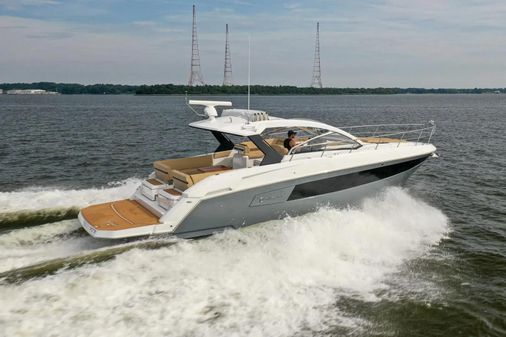 Cruisers Yachts 390 Express Coupe image