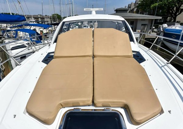 Cruisers Yachts 390 Express Coupe image