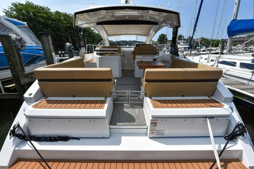 Cruisers Yachts 390 Express Coupe image