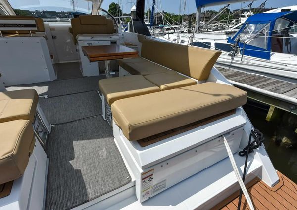 Cruisers Yachts 390 Express Coupe image