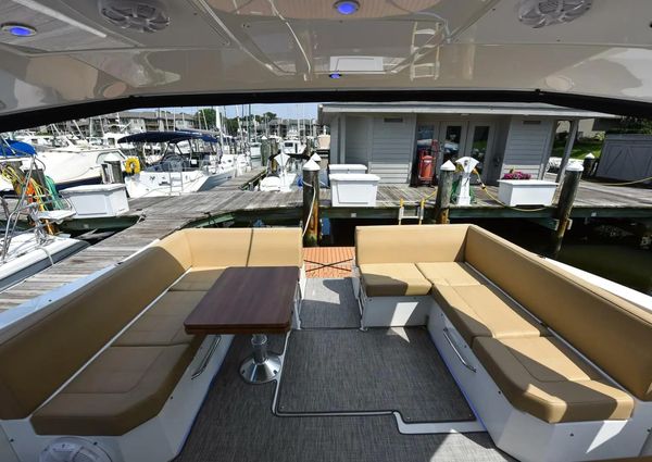 Cruisers Yachts 390 Express Coupe image