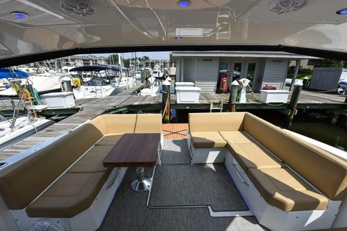 Cruisers Yachts 390 Express Coupe image