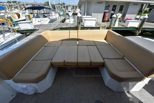 Cruisers Yachts 390 Express Coupe image