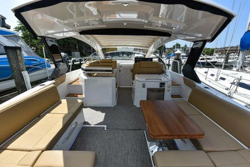 Cruisers Yachts 390 Express Coupe image