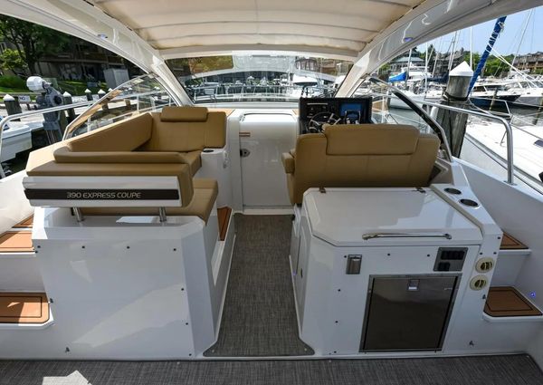 Cruisers Yachts 390 Express Coupe image