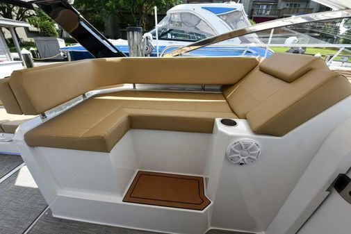 Cruisers Yachts 390 Express Coupe image