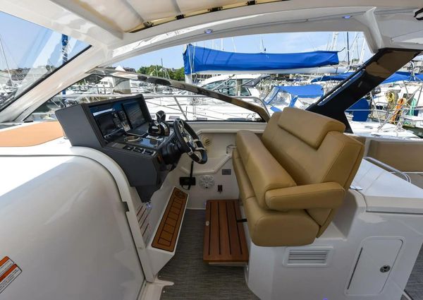 Cruisers Yachts 390 Express Coupe image