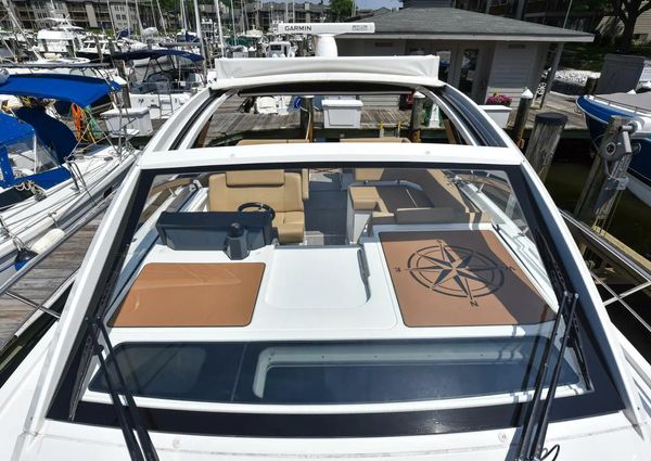 Cruisers Yachts 390 Express Coupe image