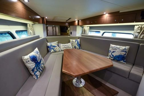 Cruisers Yachts 390 Express Coupe image