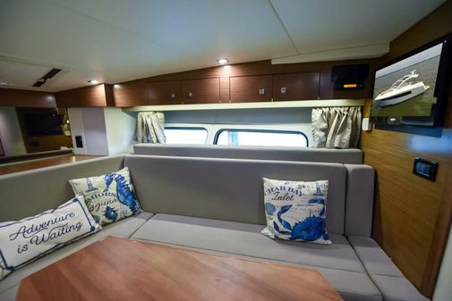 Cruisers Yachts 390 Express Coupe image