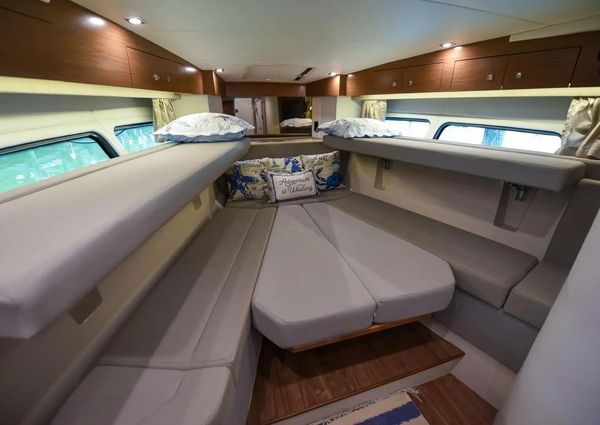 Cruisers Yachts 390 Express Coupe image