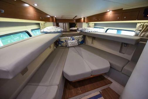 Cruisers Yachts 390 Express Coupe image