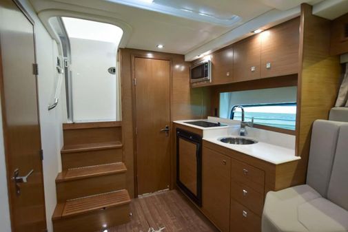 Cruisers Yachts 390 Express Coupe image