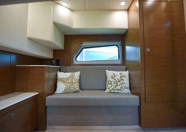 Cruisers Yachts 390 Express Coupe image