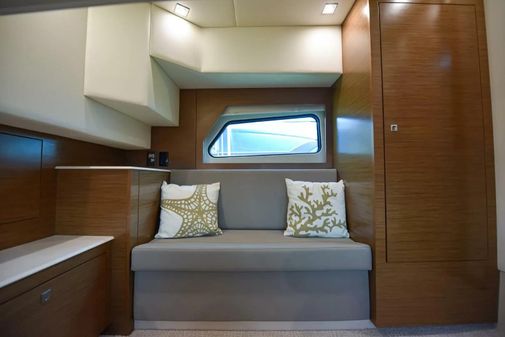 Cruisers Yachts 390 Express Coupe image