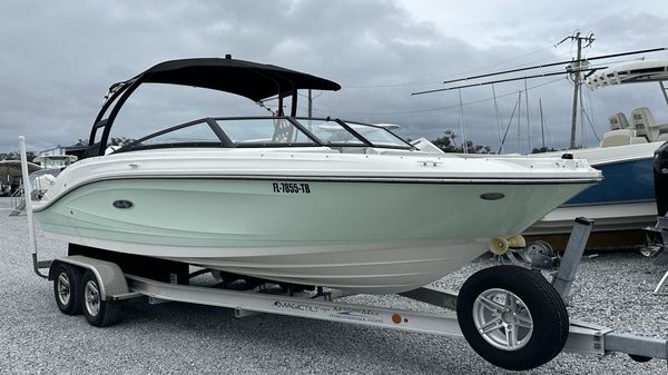 Sea Ray 230 SPX-OUTBOARD 