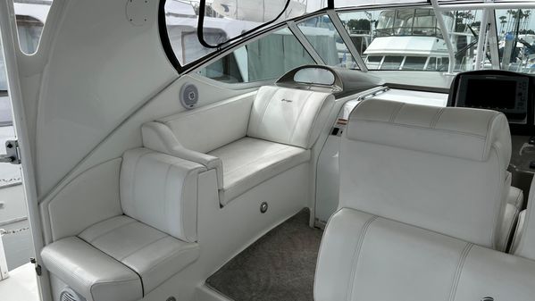 Cruisers Yachts 415 Express Motoryacht image