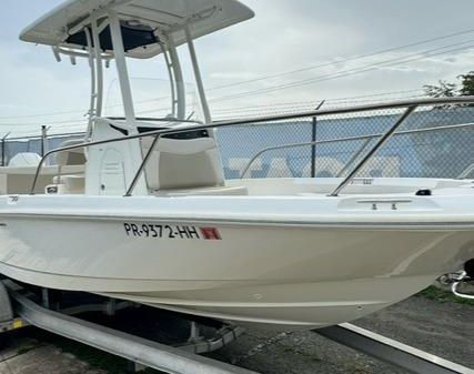 Boston Whaler 210 Dauntless 