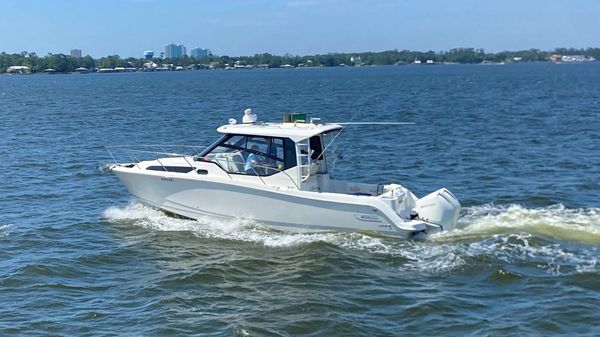 Boston Whaler 325 Conquest 