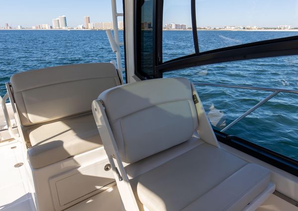 Boston Whaler 325 Conquest image