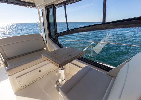 Boston Whaler 325 Conquest image