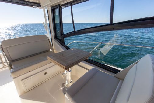 Boston Whaler 325 Conquest image