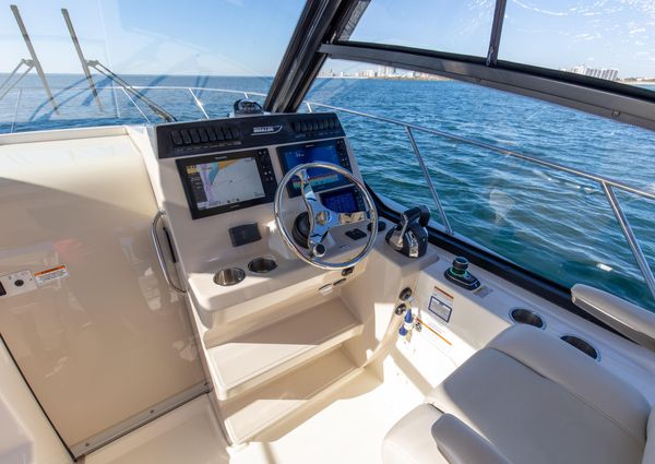 Boston Whaler 325 Conquest image