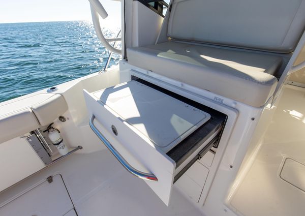 Boston Whaler 325 Conquest image